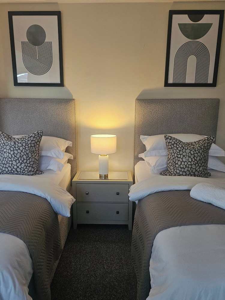 Apartment - Sleeps 6 - Riverside - City Centre