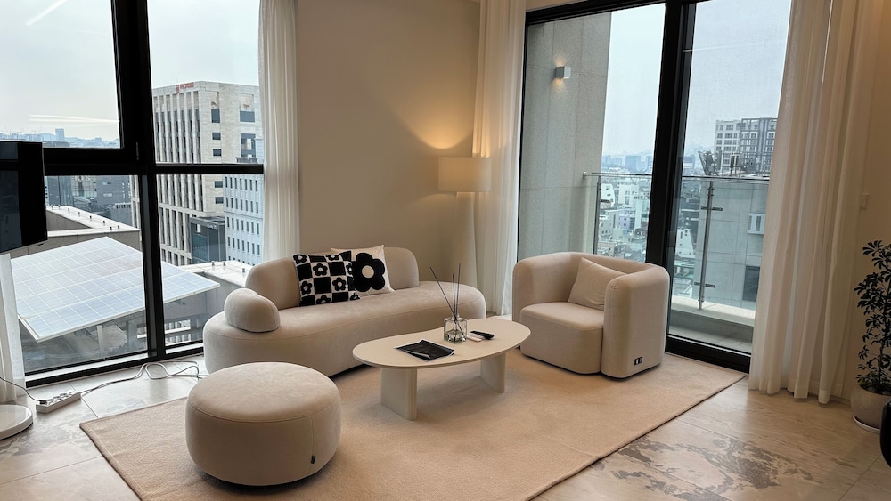 Caelum Black Gangnam Luxury Apt