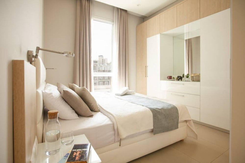 Comfy - 1BR Apt W Pool & Gym in Gemmayze
