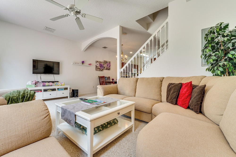 10 Mi to Disney World: Townhome w/ Community Pool!