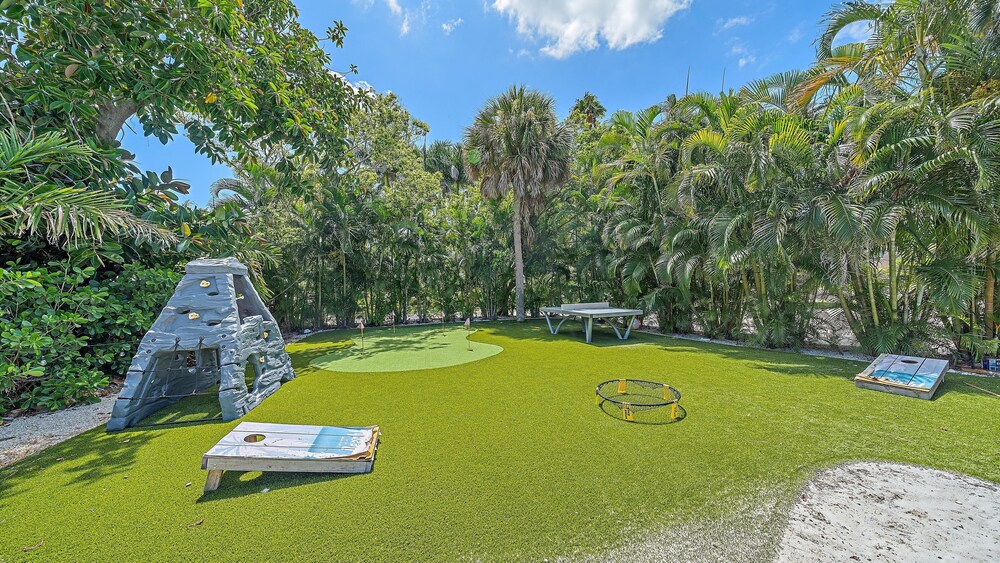 Almost Heaven 5 Bedroom Home by RedAwning view 5