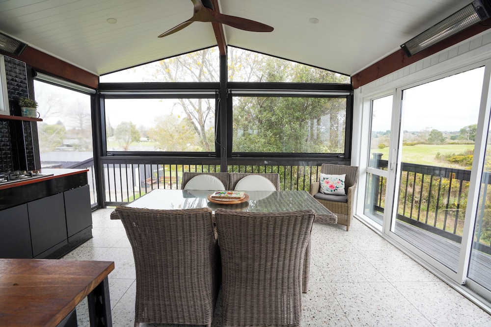 Kiwi Retreat By Aotearoa Escapes