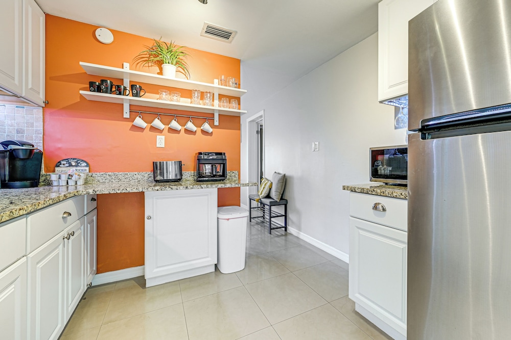 Home w/ Expansive Patio, 3 Mi to Busch Gardens!