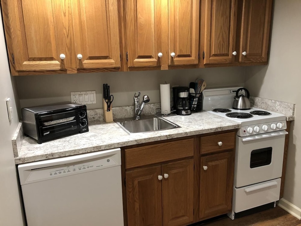 Beechover 2 Studio Bedroom Condo by Redawning view 3
