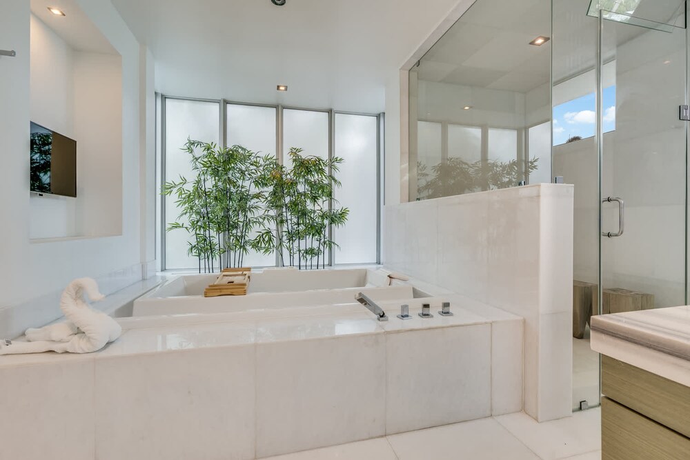 Modern Waterfront Mansion in the Heart of Las Olas Minutes From the Beach