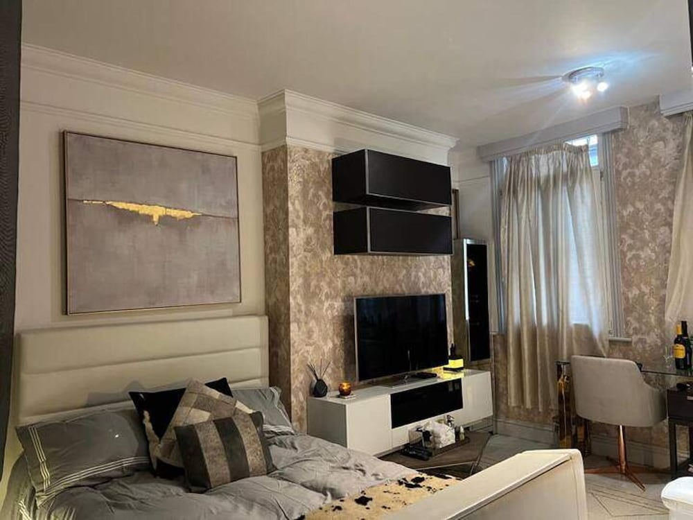 Luxury Westminster Apartment by Westminster Abbey