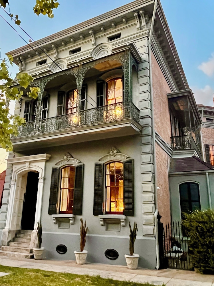 French Quarter Lanaux Mansion B & B