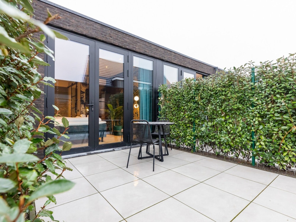 Romantic Getaway With Garden