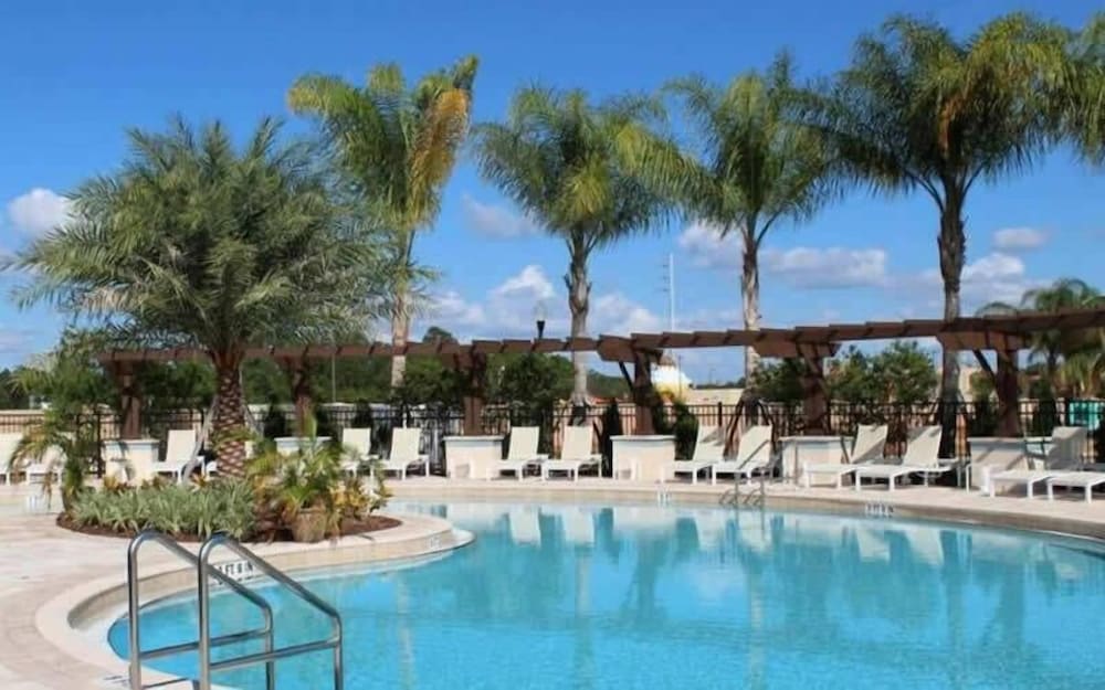 Family Getaway 3BR 2BA Lucaya Resort