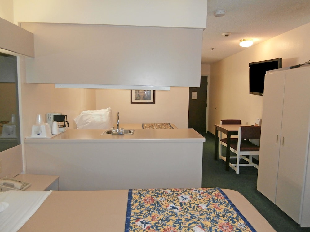 Americas Best Value Inn & Suites McDonough view 2