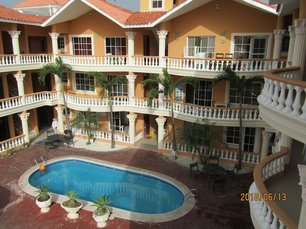 Hotel White Sands Bed & Breakfast - Image 1