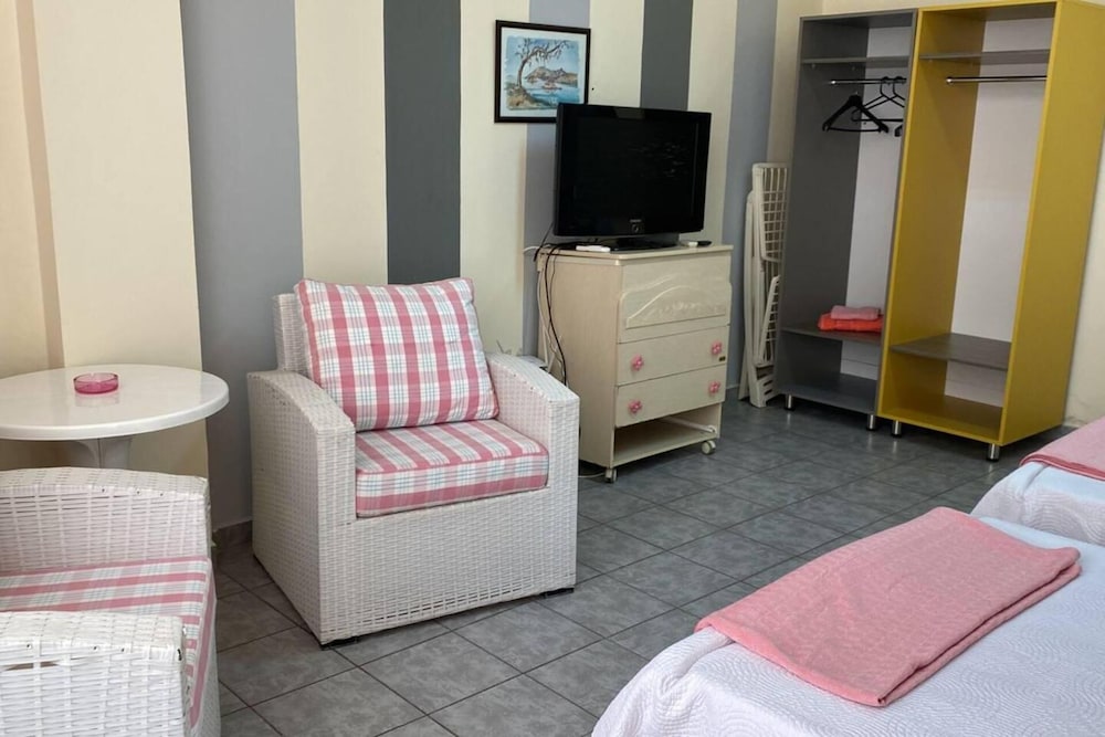 Cosy Apartment in Sabtieh Beirut view 2