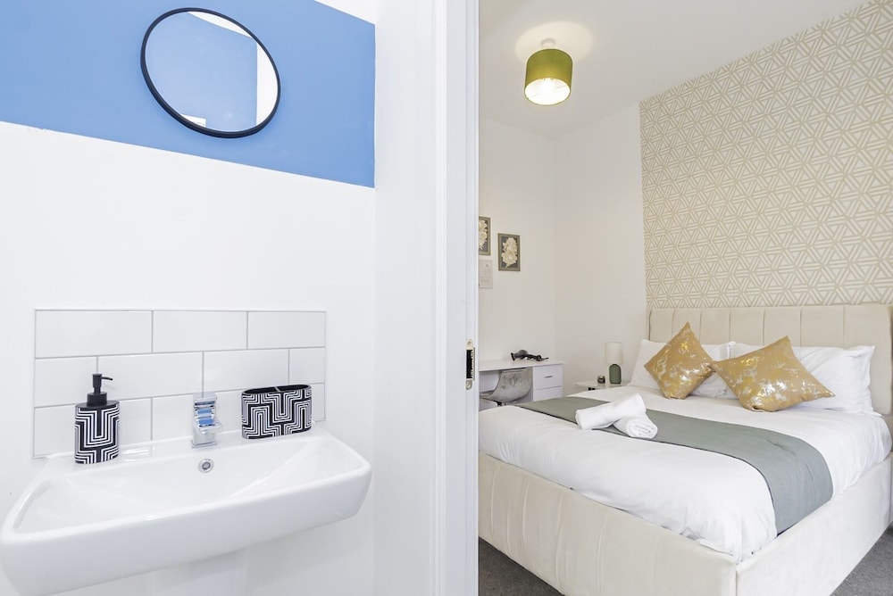 Stunning Home in Balsall Heath With Patio and Central Heating