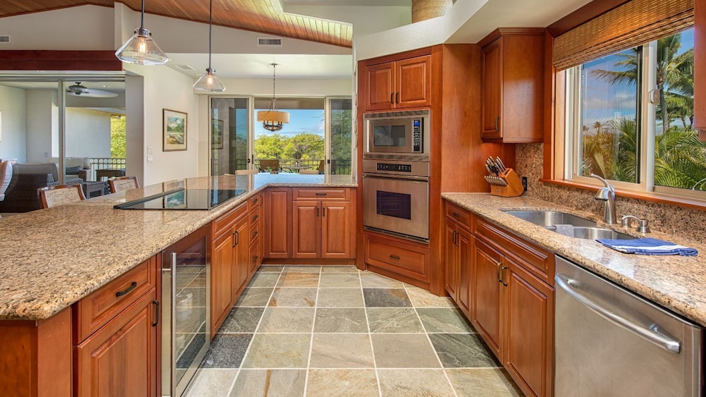 Spacious Townhome - Stunning Golf Course Views - Pool & Fitness- Vrkcv