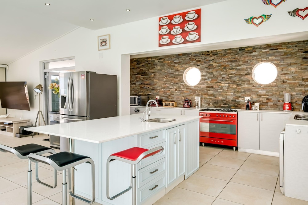 3bed With Indoor Pool and Sea Views The Sanctuary