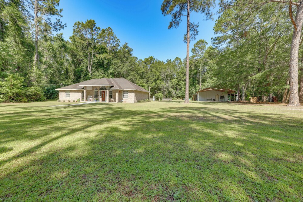 Lake Butler Cabin on 5 Acres w/ Fire Pit!