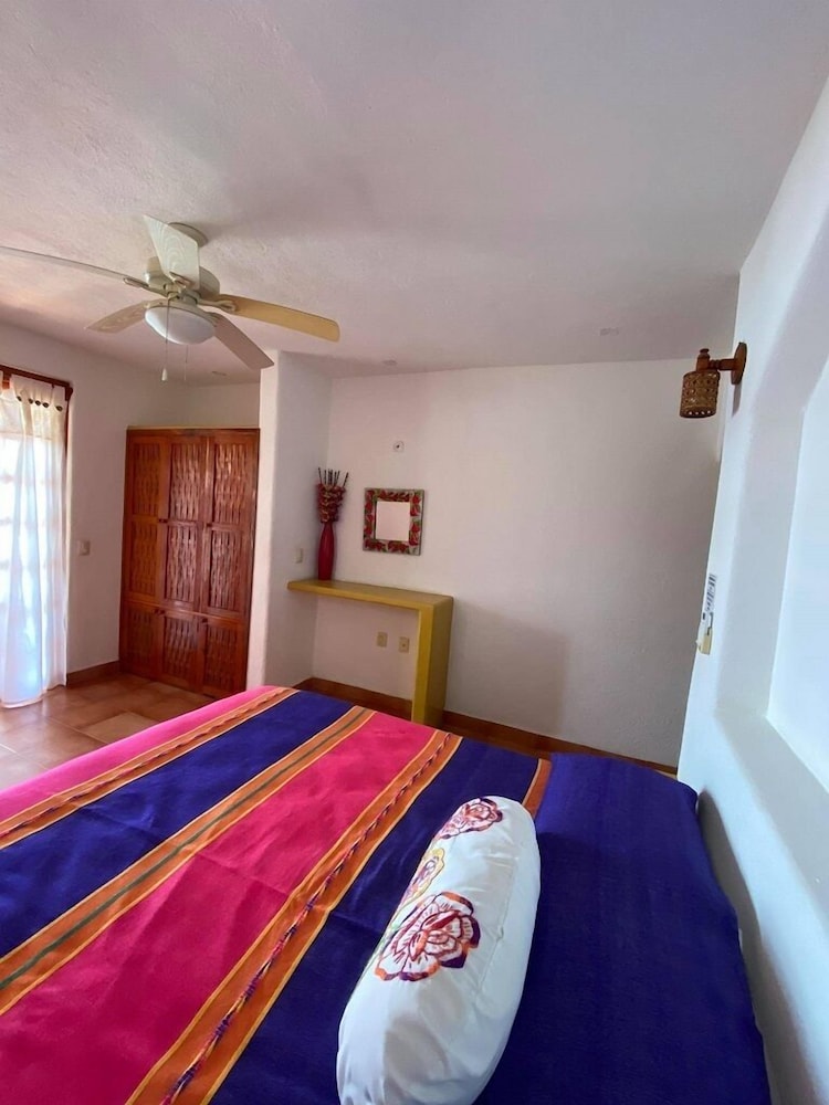 casa adriana zihuatanejo