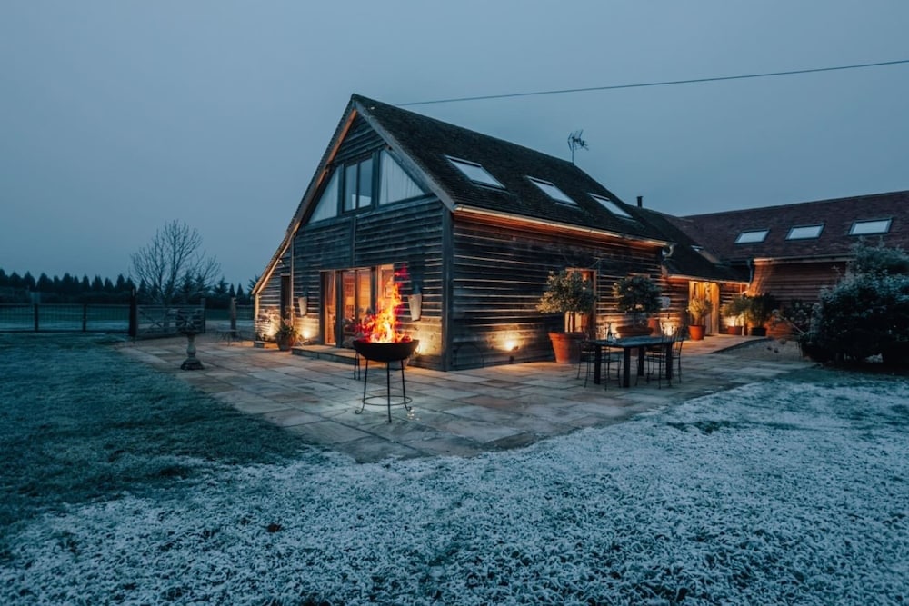 Moonlight Barn in Ascott view 4