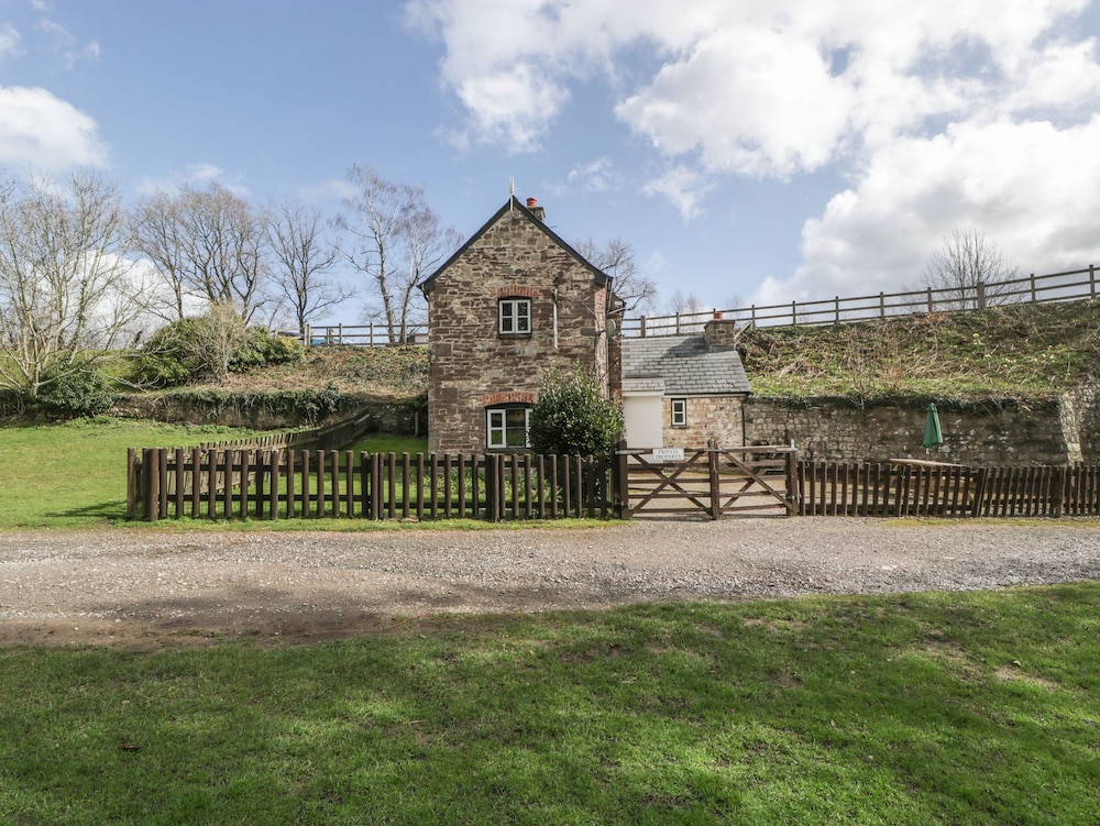 Aqueduct Cottage