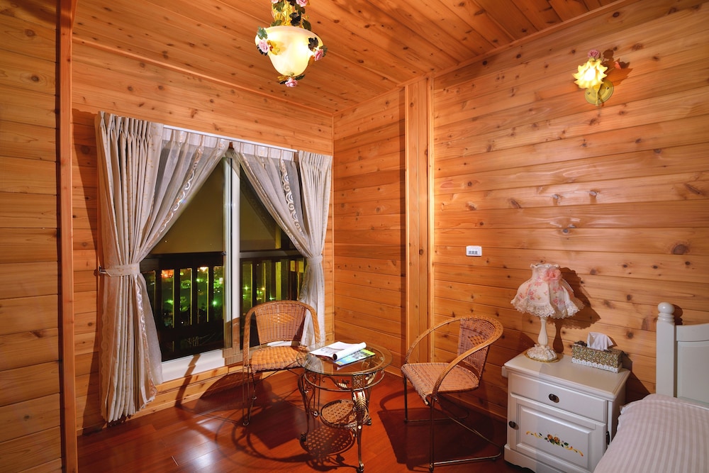 Sitou Flora's House B&B