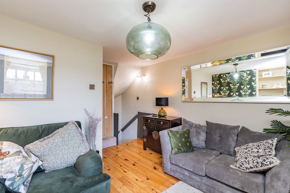 4 Canalside Cottages