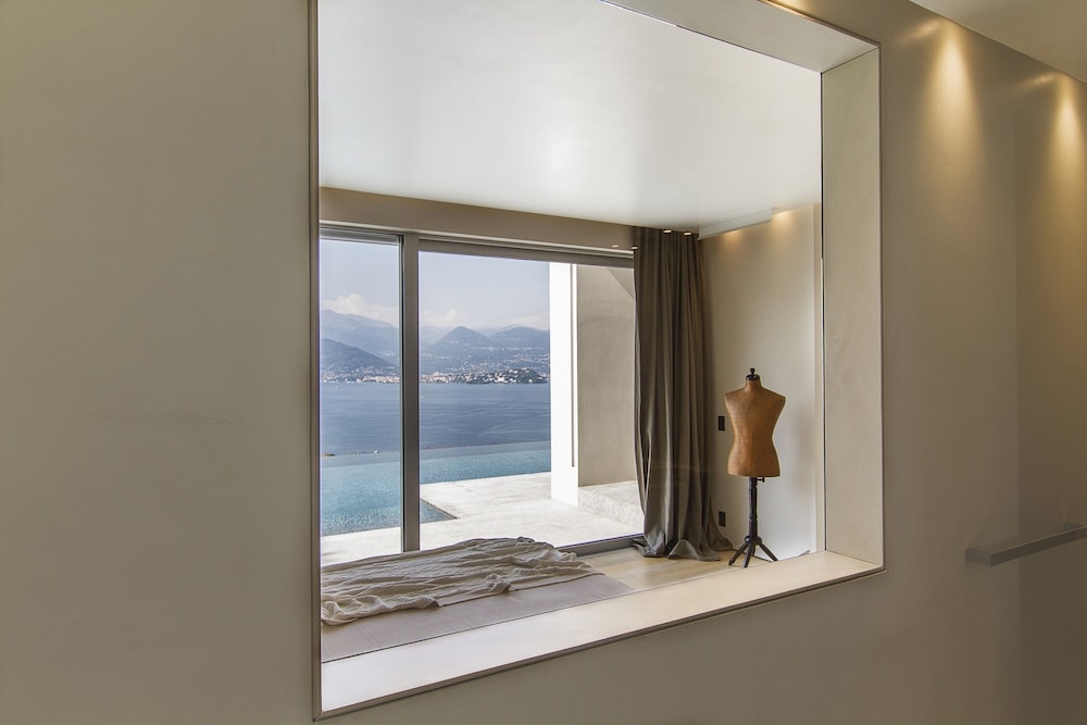 Modern Oasis Overlooking Lake Maggiore