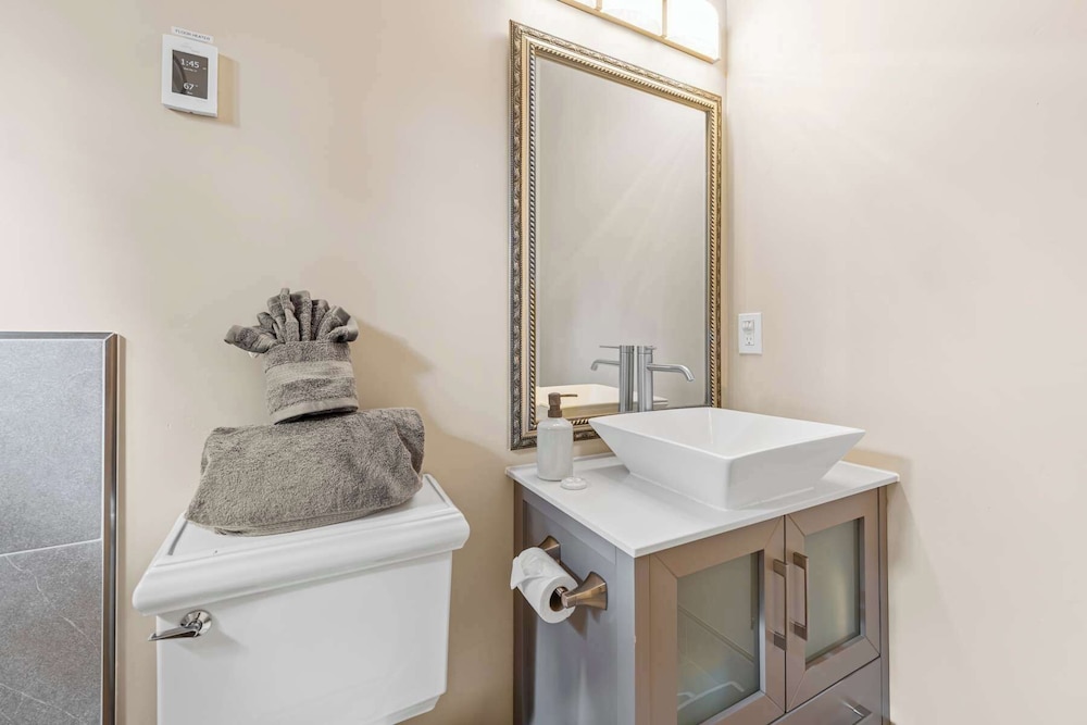 Tahoe City Retreat For 8!