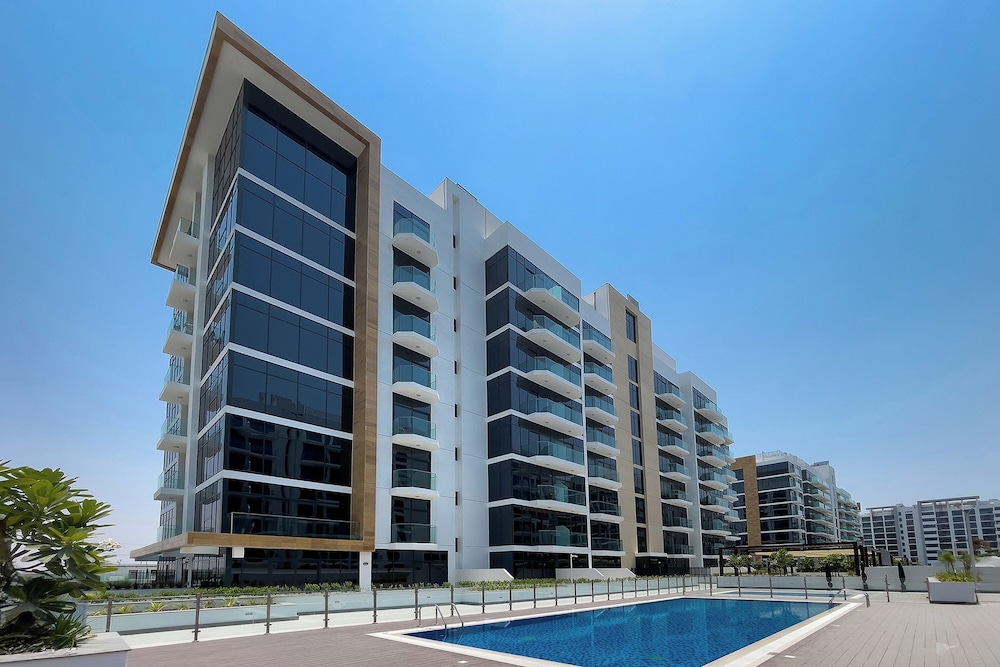 Lovely Studios at Azizi Riviera