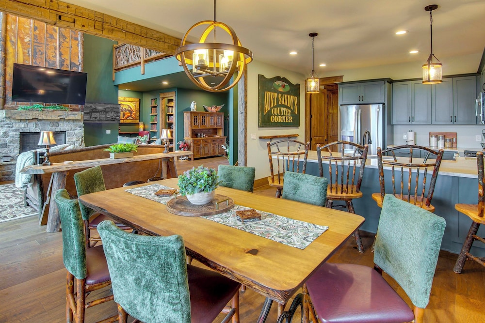 Sip on Deck & Enjoy Views! Mtn Lodge in Glenville