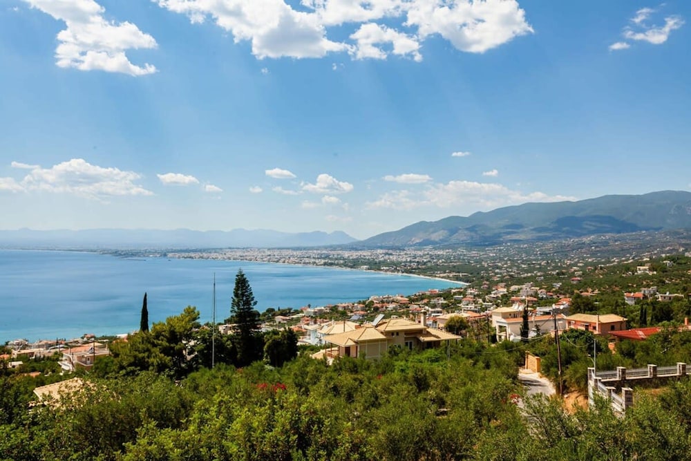 Verga Majestic Sunsets - Elegant Chic Retreat