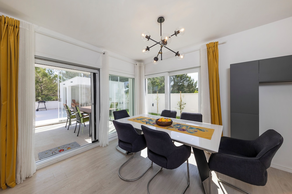 Alba Family Home