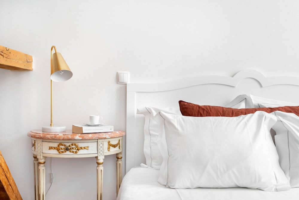 JOIVY Unique 1-BR Apartment in central Chiado view 4