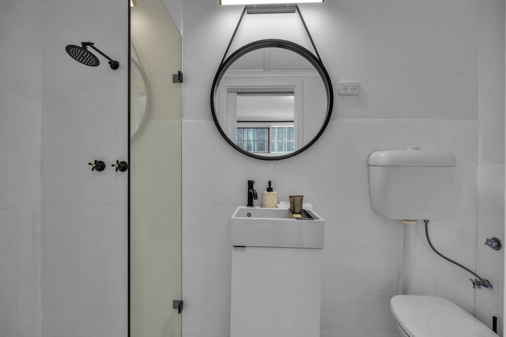 Central 1-bed Adelaide Apartment With Balcony