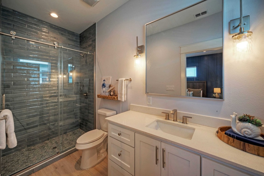 Deja Blue Coastal Retreat w/ Pool, Firepit, BBQ & Outdoor TV Lounge