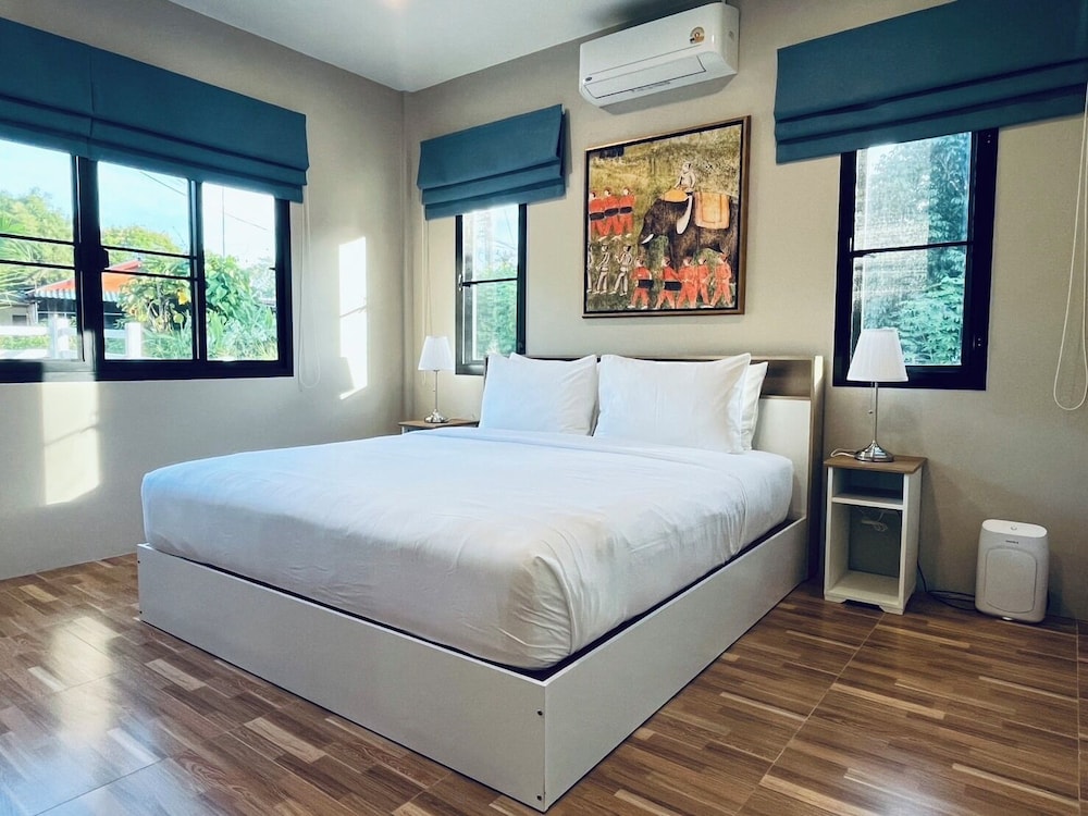 Private 2 Bedrooms Villa Near Waterfall in Khao Lak-terrace Large Bubble Jacuzzi