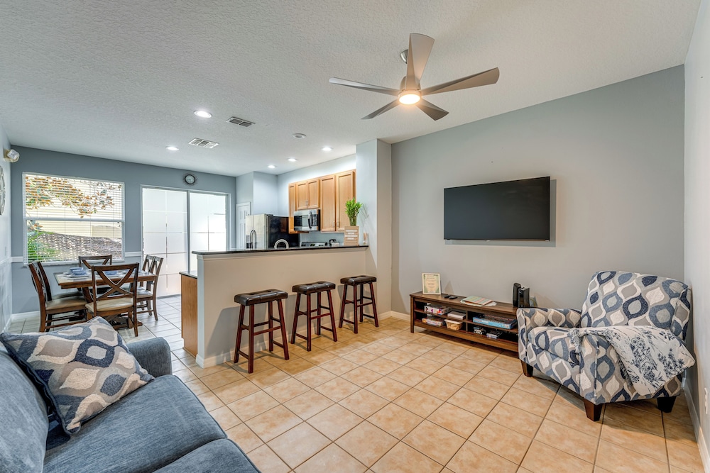 2 Mi to Wdw: Townhouse w/ Patio & Pool Access