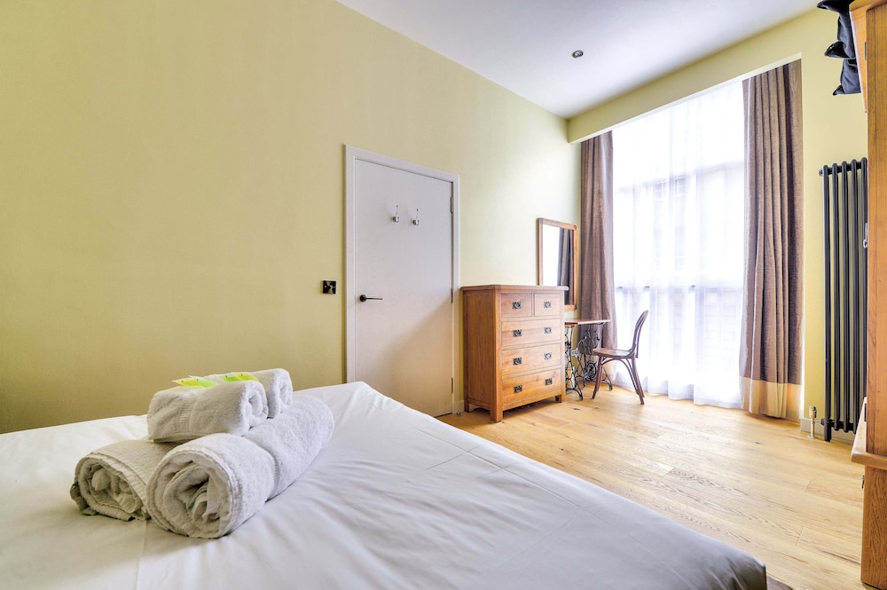 Stunning flat near St. Giles' Cathedral