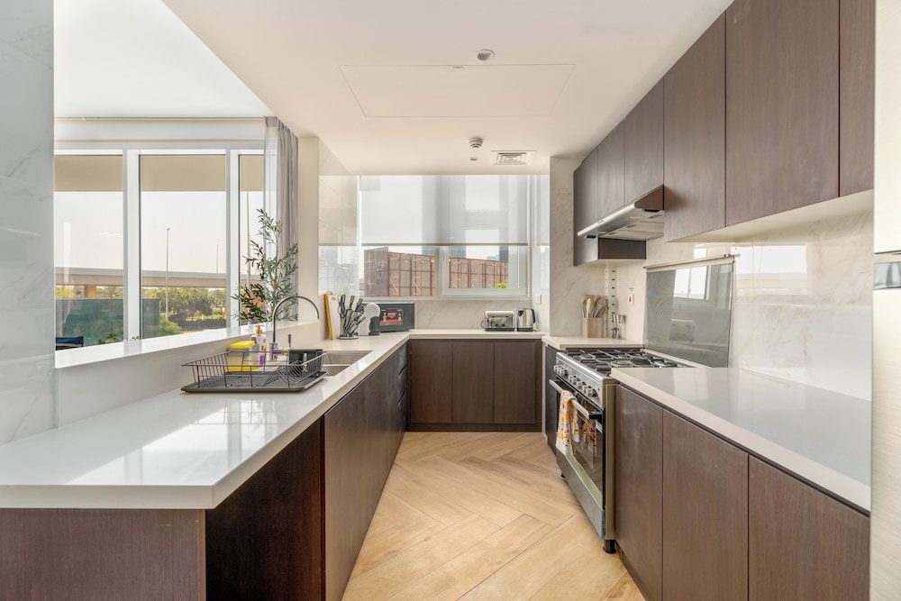 Whitesage - Super Spacious Apt with Dubai Garden Glow Views