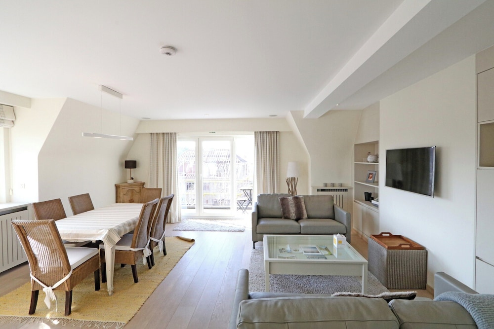 Apartment in Knokke Near Zeedijk Beach