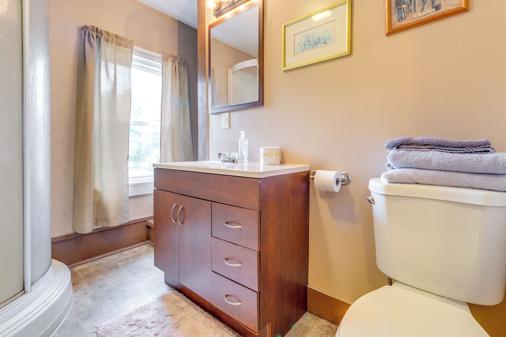 Pet-friendly Smithmill Retreat w/ Yard!