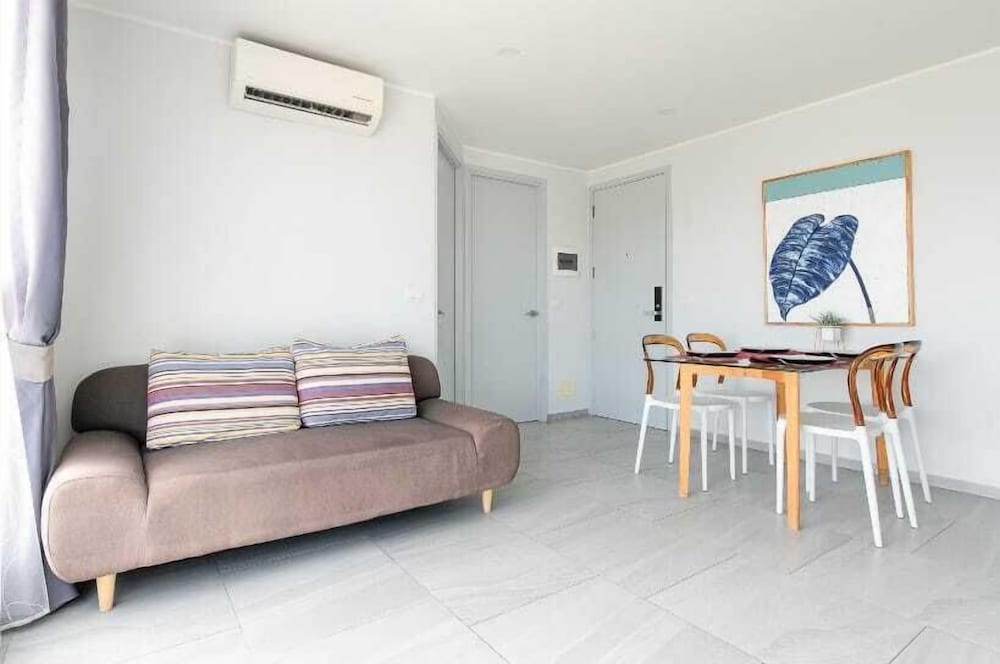 Sleek 2 Bed Apt T2-818