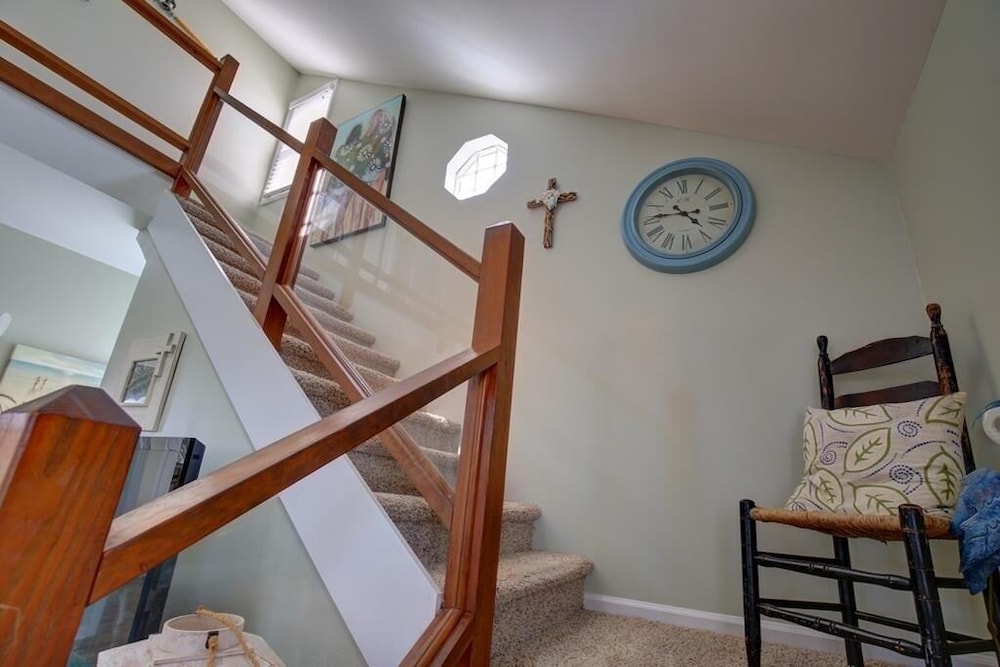 Heaven's Anchor 3 Bedroom Home by RedAwning