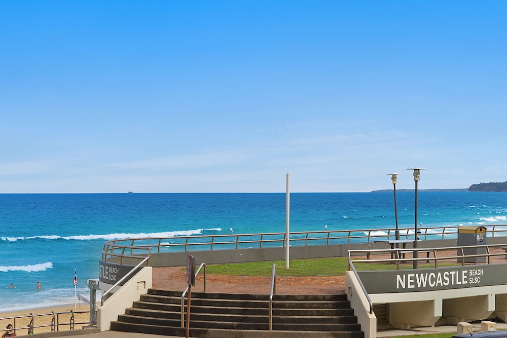 Newcastle Short Stay Apartments - Sandbar Newcastle Beach
