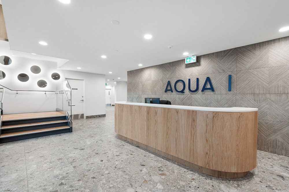 AQUA Corner Unit w Amazing View 614