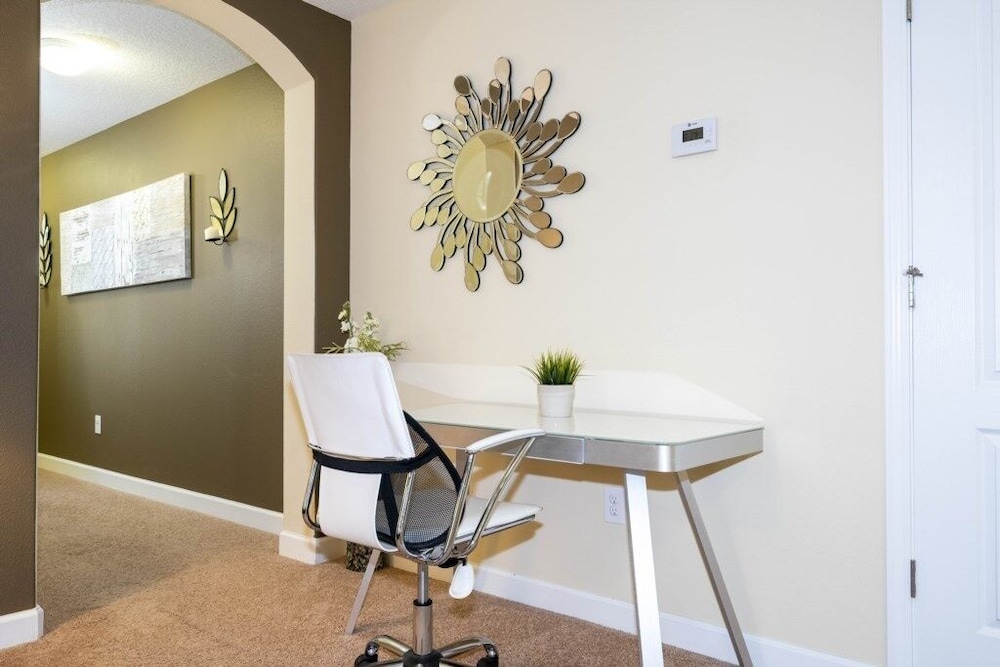 Family Pool Home Near Disney!! Modern Decor, Bbq ,resort W/ Tons Of Amenities! 6 Bedroom Home