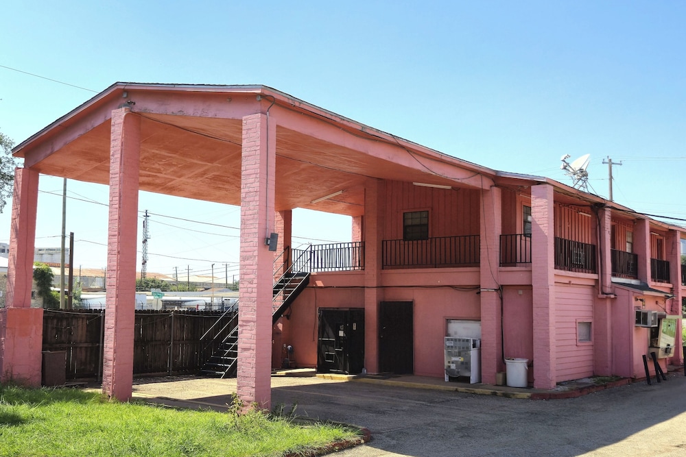 Way Side Inn by Hotel O Dallas near Fair Park Downtown