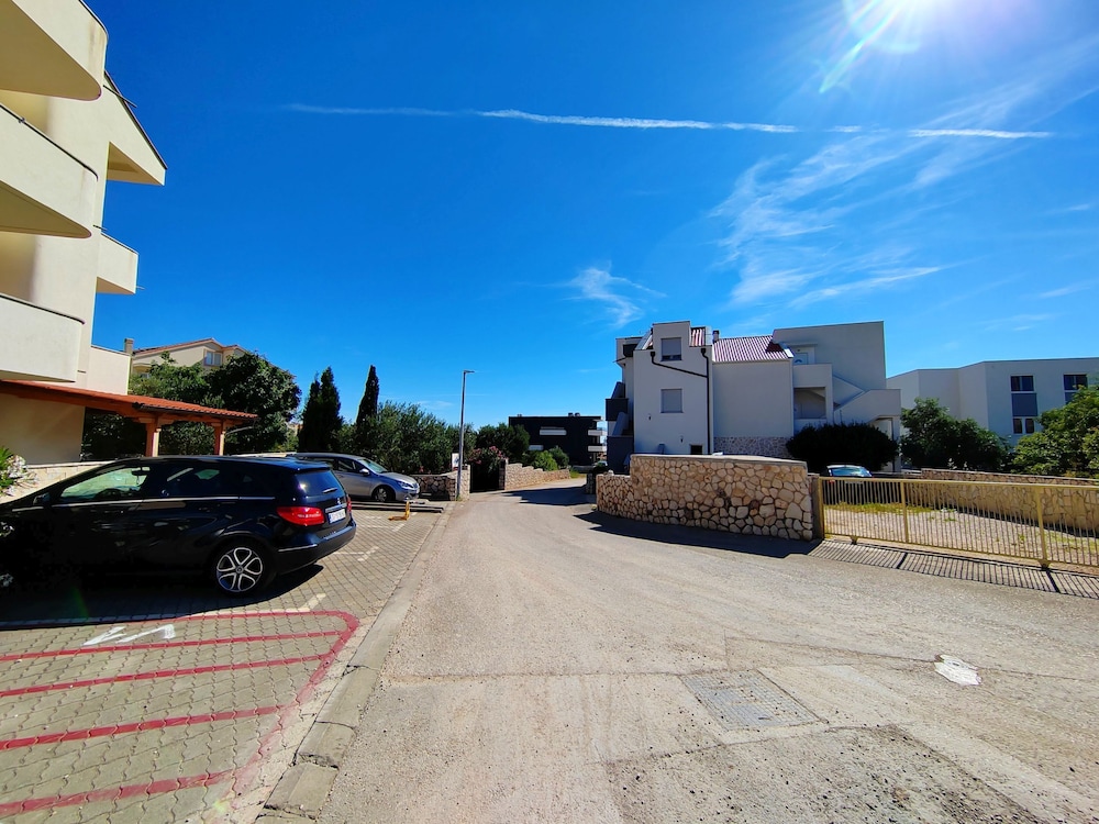 Close to Center Apartment Poly 1 G view 3