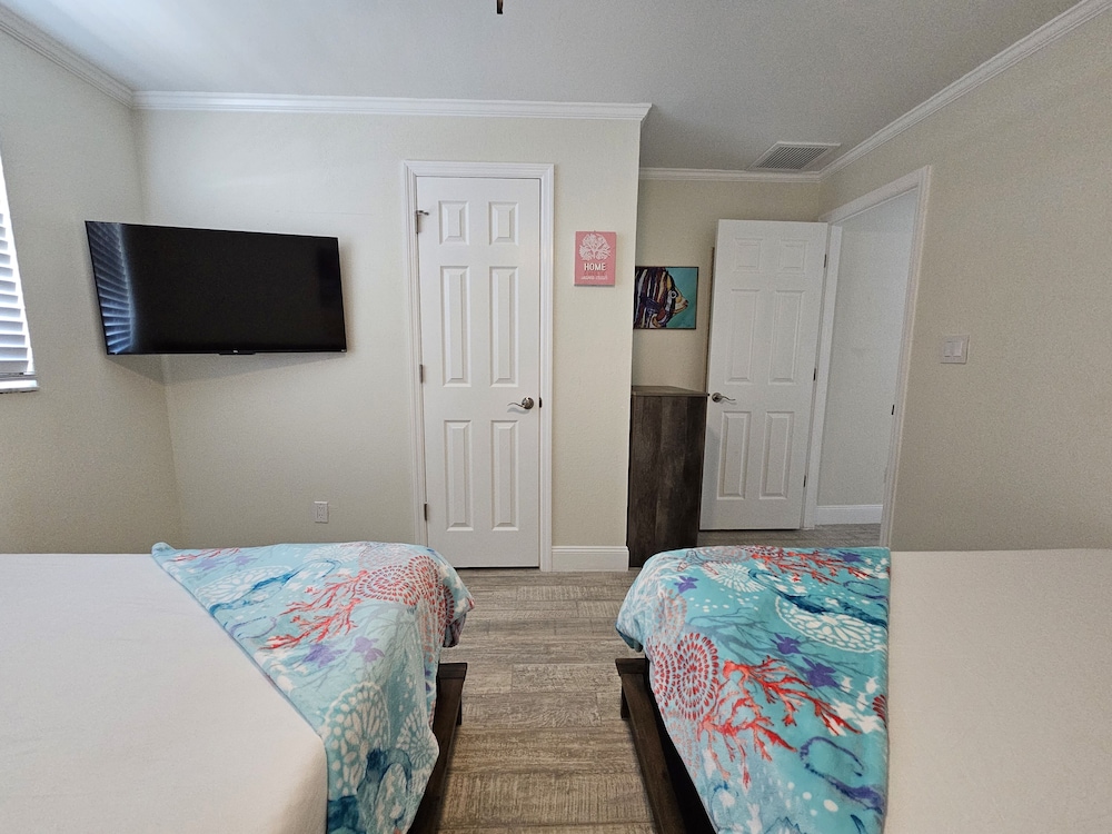 Coral by the Sea 3054, Sleeps 8, Walk to Beach
