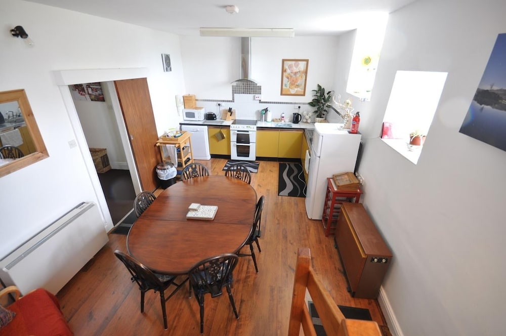 Sleep 4-5 Family Cottage - Petok, Parking,gameroom
