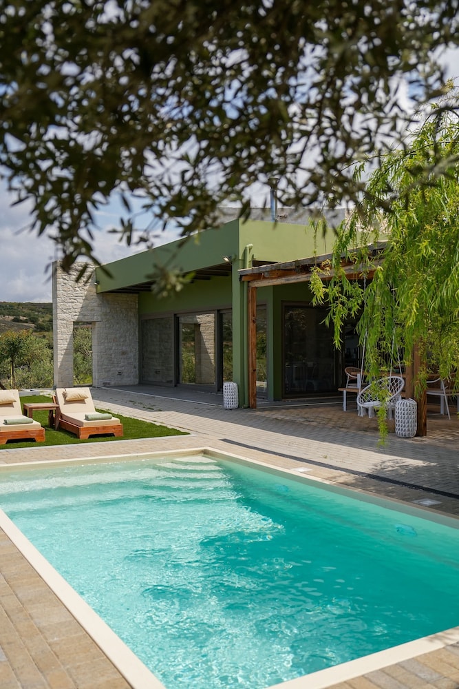 Oliva Emerald Eco - Secluded Off-grid Vineyard Villa
